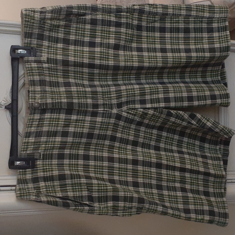 IZOD Men's Plaid  Bermuda